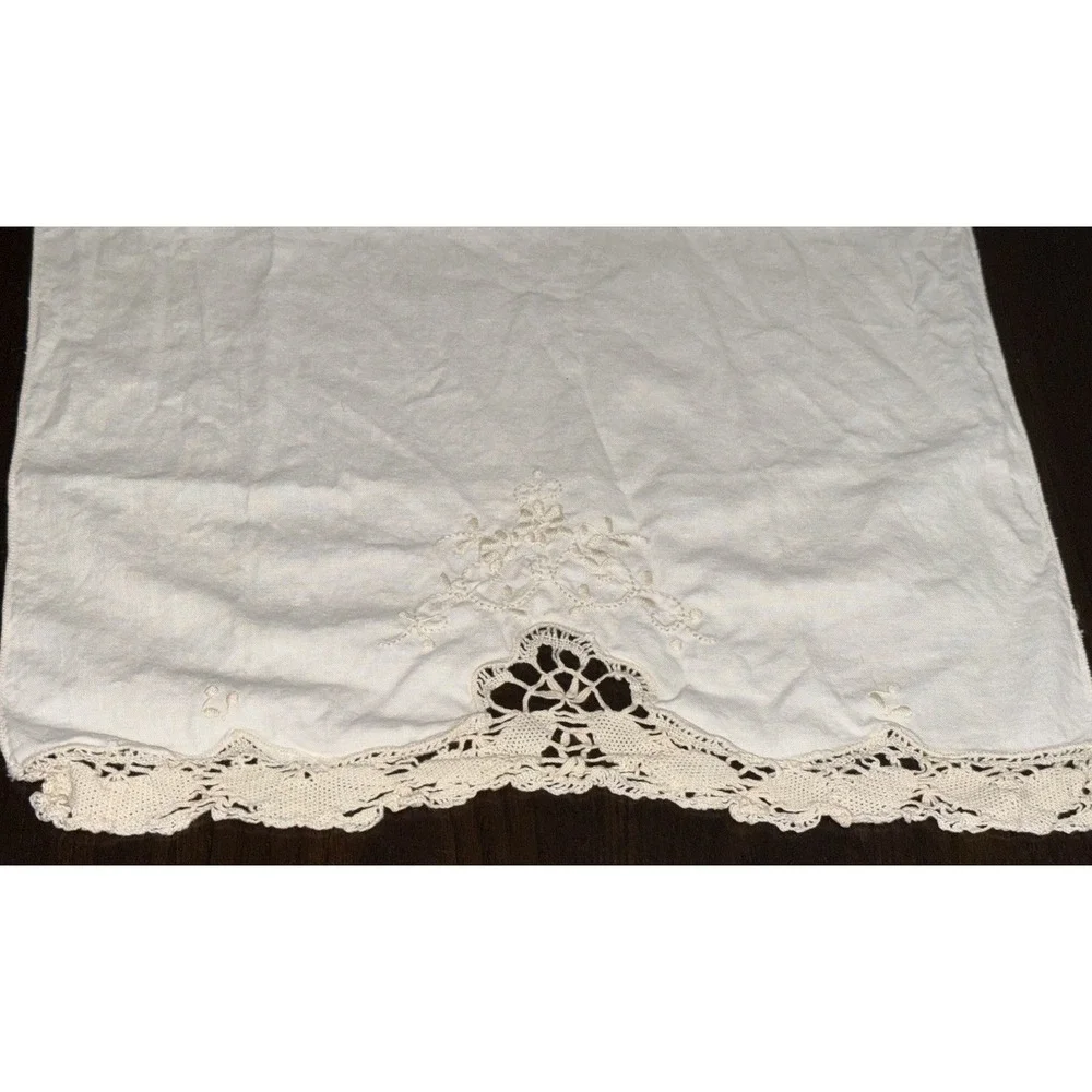 Set Of 3 Vintage Antique Embroidered Tea Guest Towel & 2 Vintage Handkerchiefs
